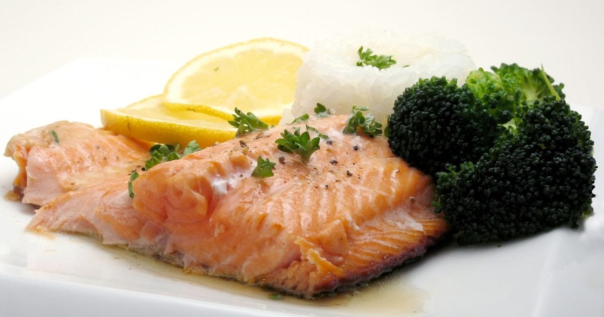 dinner grilled salmon with broccoli and rice